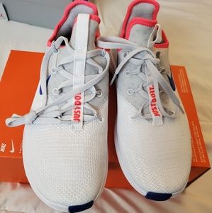 Women's nike free tr 8